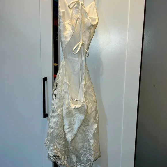 White Lucy in the Sky dress - Picture 2 of 4